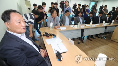 울리 슈틸리케 전 축구대표팀 감독 후임 선임 당시 기술위원회 회의 장면