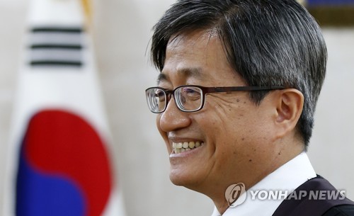 환하게 웃는 김명수 대법원장 후보자