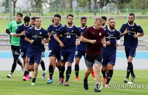몸 푸는 이란 축구대표팀