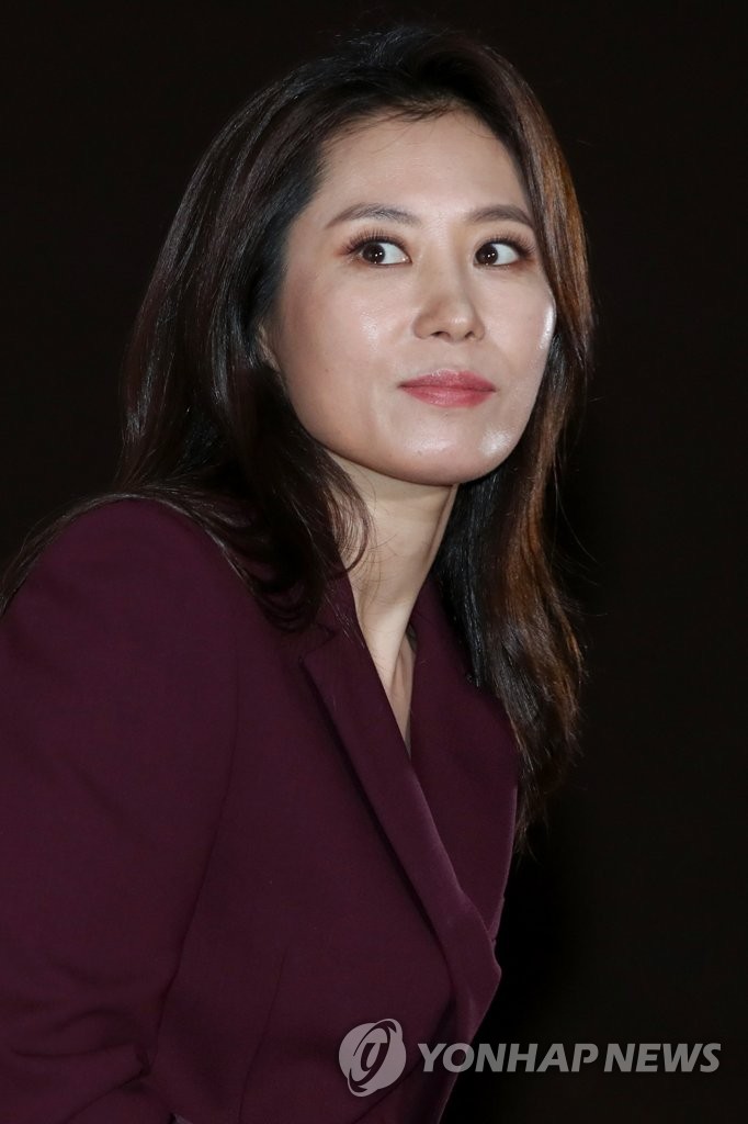 '여배우는 오늘도' 감독 겸 주연 문소리