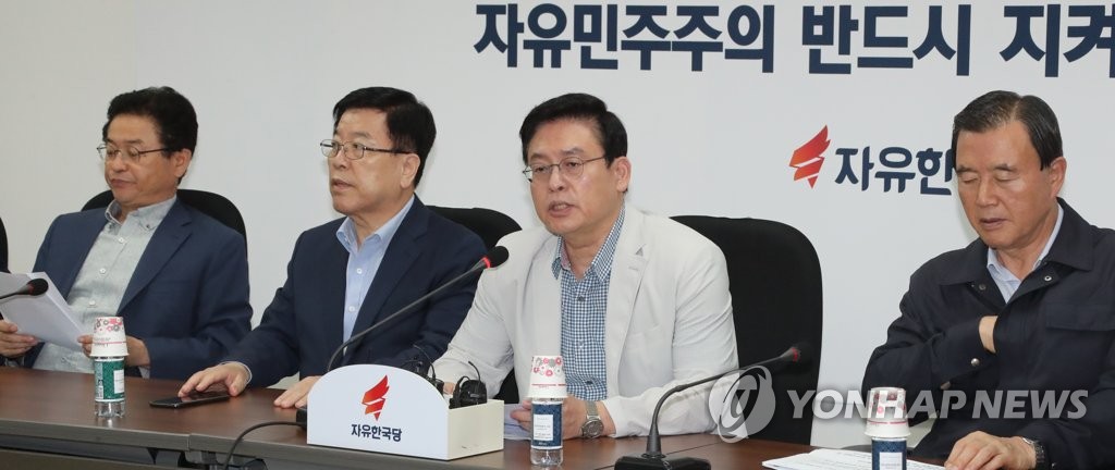 정우택, 긴급 원내대책회의 주재