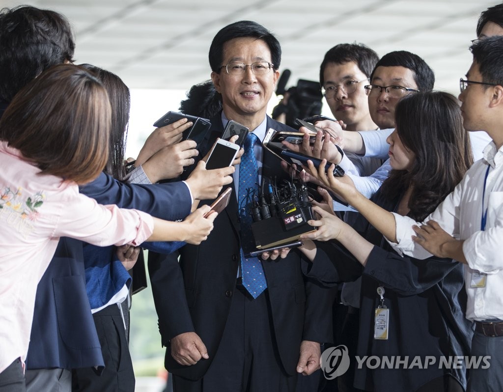 민병주 전 국정원 심리전단장, 검찰 출석