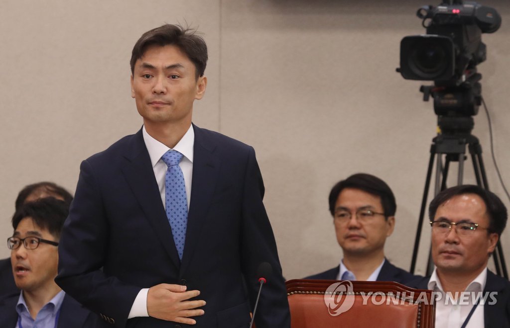 인사청문회장 입장하는 박성진 후보자