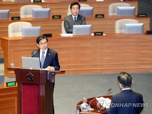 답변하는 박상기 법무부 장관