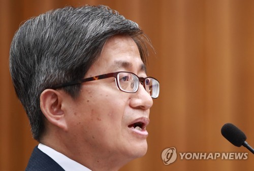답변하는 김명수 후보자