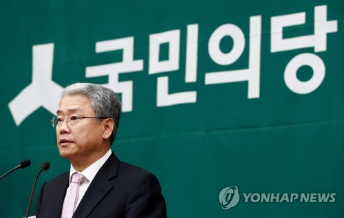 발언하는 김동철 원내대표
