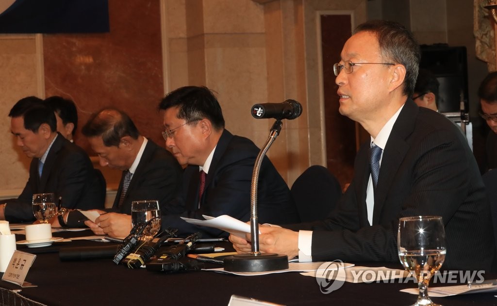 발언하는 백운규 산업부 장관
