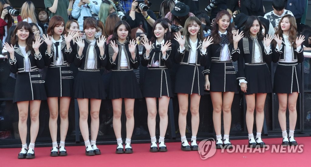 트와이스 '예쁜애 옆에 예쁜애'