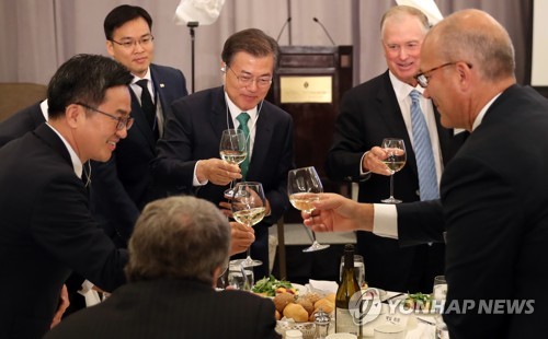문재인 대통령, 美 경제거물들과 건배