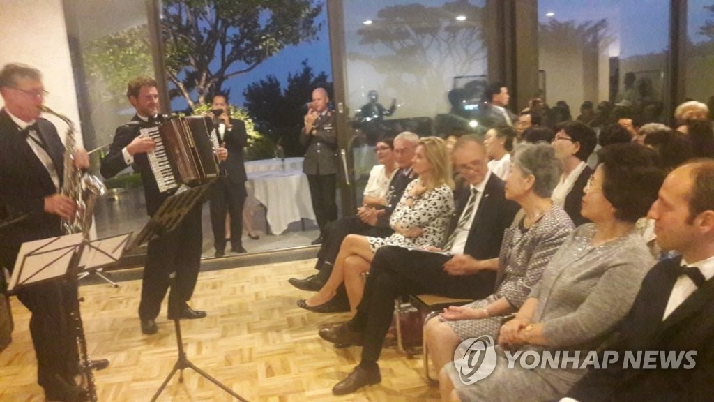 파독광부·간호사들의 '아리랑' 합창