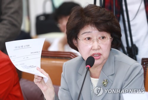 자료 제출 요구하는 김승희 의원