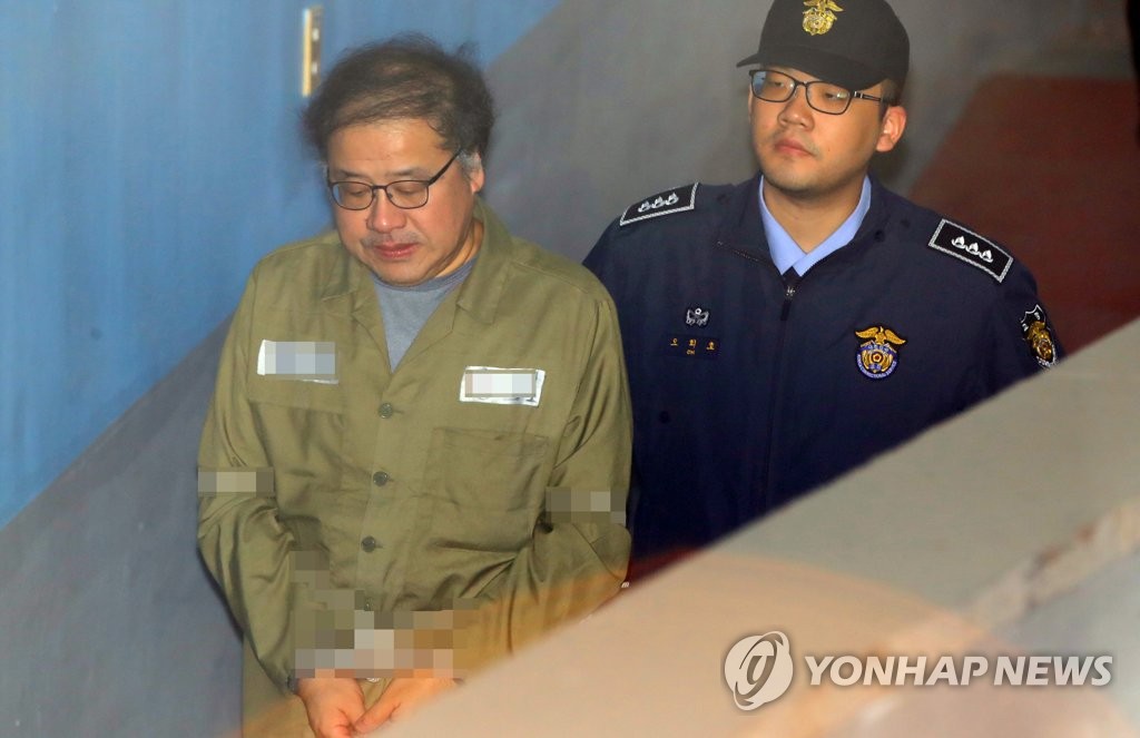증인출석하는 안종범