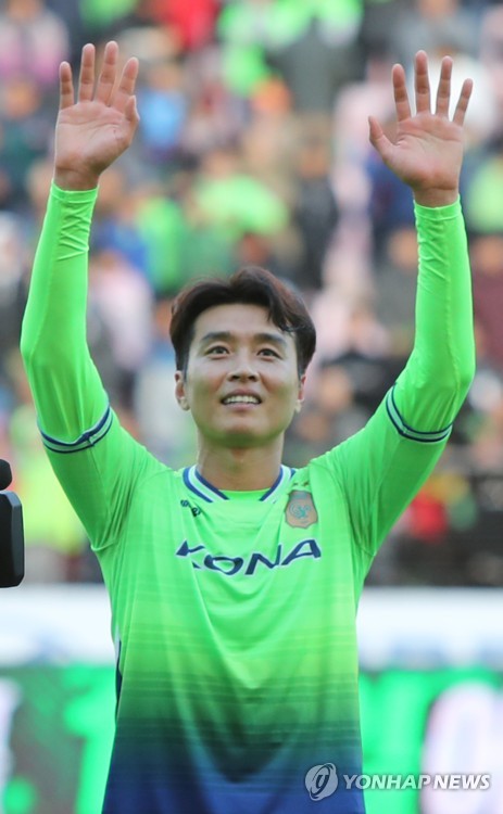 우승 자축하는 이동국