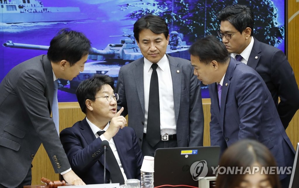 법사위 대화하는 여야 간사들