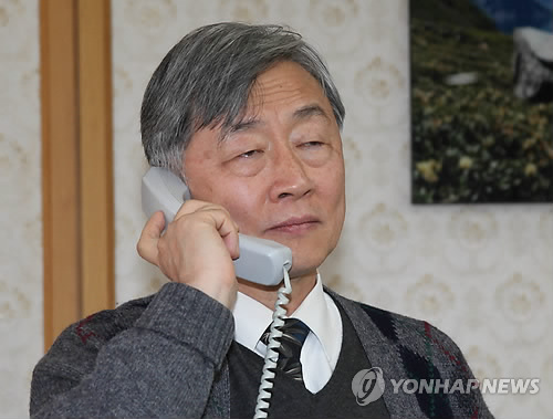 통화하는 최재형 감사원장 내정자