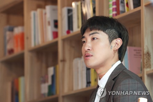 '비행운' 싱어송라이터 문문