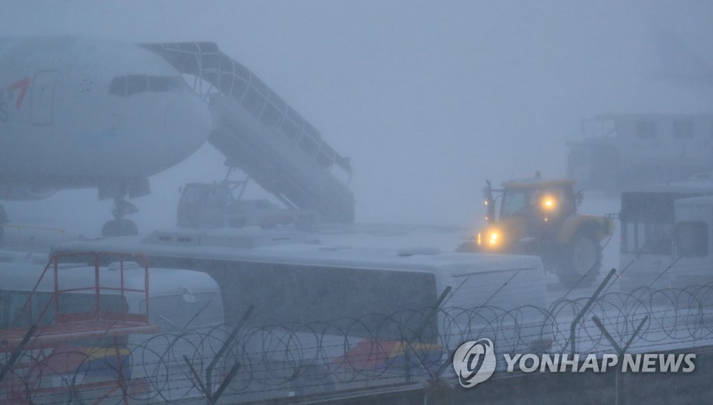 済州空港　除雪作業で滑走路一時閉鎖
