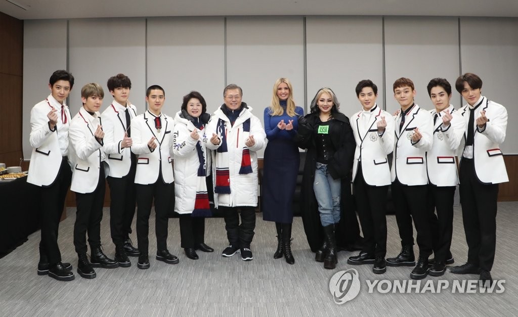 El presidente, la primera dama, Ivanka, EXO y CL El presidente, la primera dama, Ivanka, EXO y CL