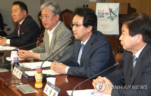 빙상계 혁신 토론회서 인사말하는 안민석 의원