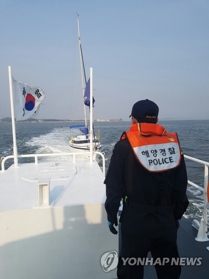 서해 먼바다 안개…인천 2개 항로 여객선 운항 차질 - 1