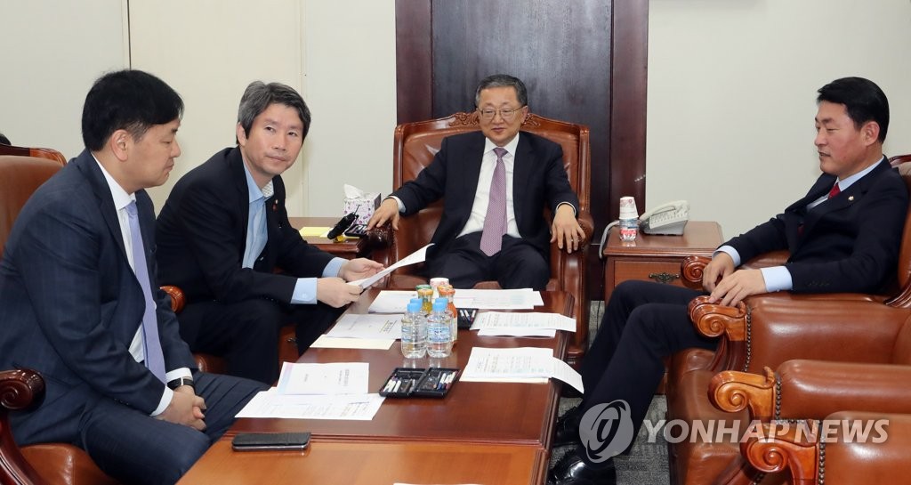 조찬 회동하는 헌정특위 여야간사