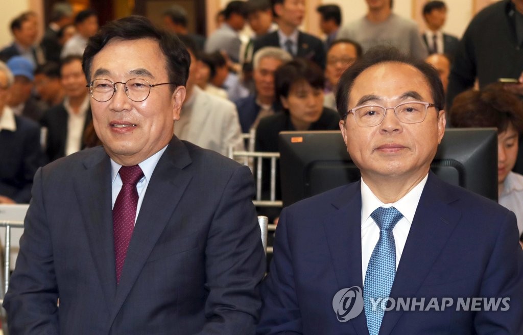 토론회 참석한 오거돈 서병수