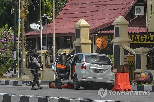 '테러 빈발' 인도네시아서 괴한들 경찰서 공격…4명 사살돼