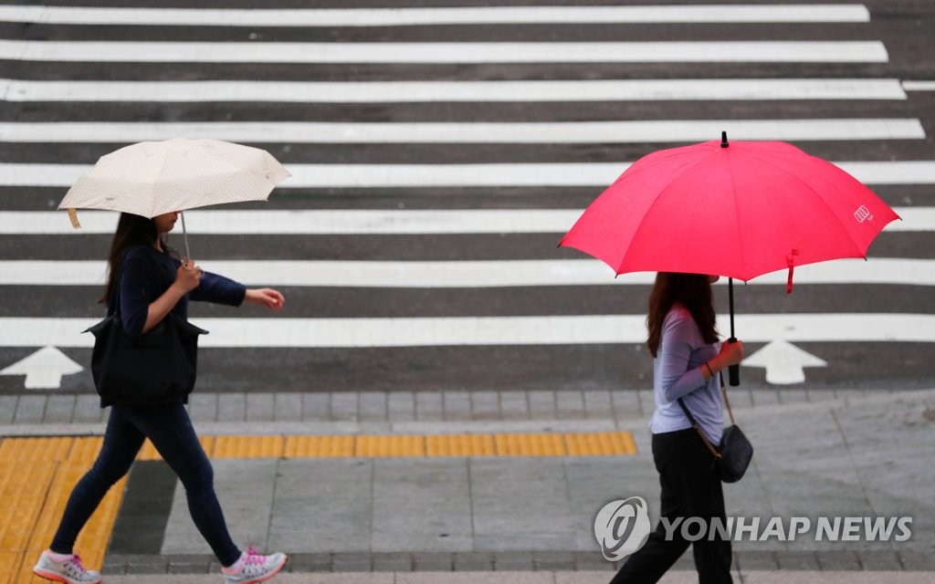 우산 쓰고 출근
