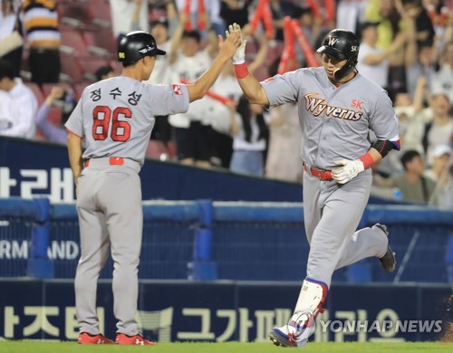 삼성 라이온즈로 옮기는 김동엽