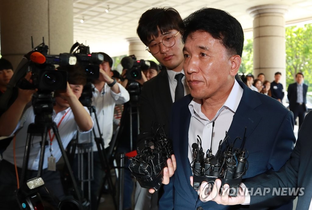 영장심사, 법정 향하는 함영주 KEB하나은행장