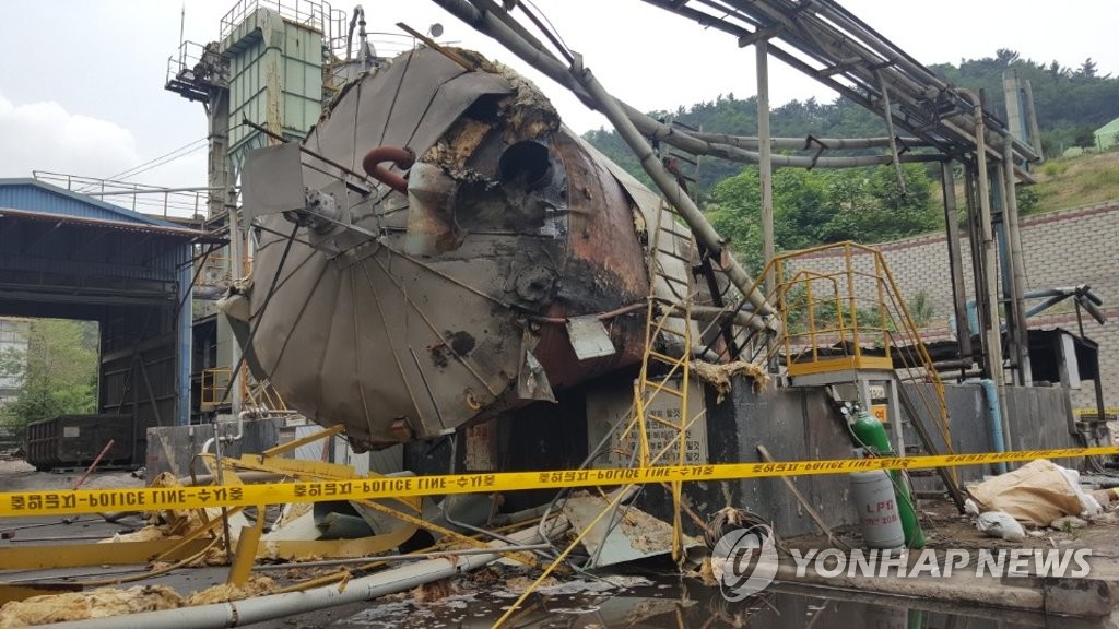 기름탱크 철거 중 폭발