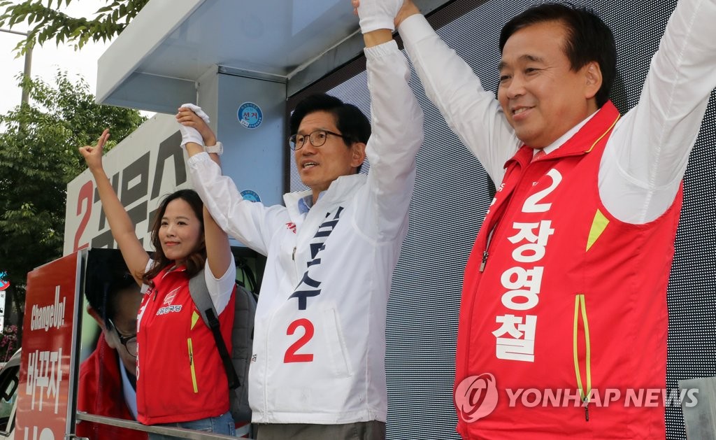 김문수 서울시장 후보, 지역후보들과 차량 유세