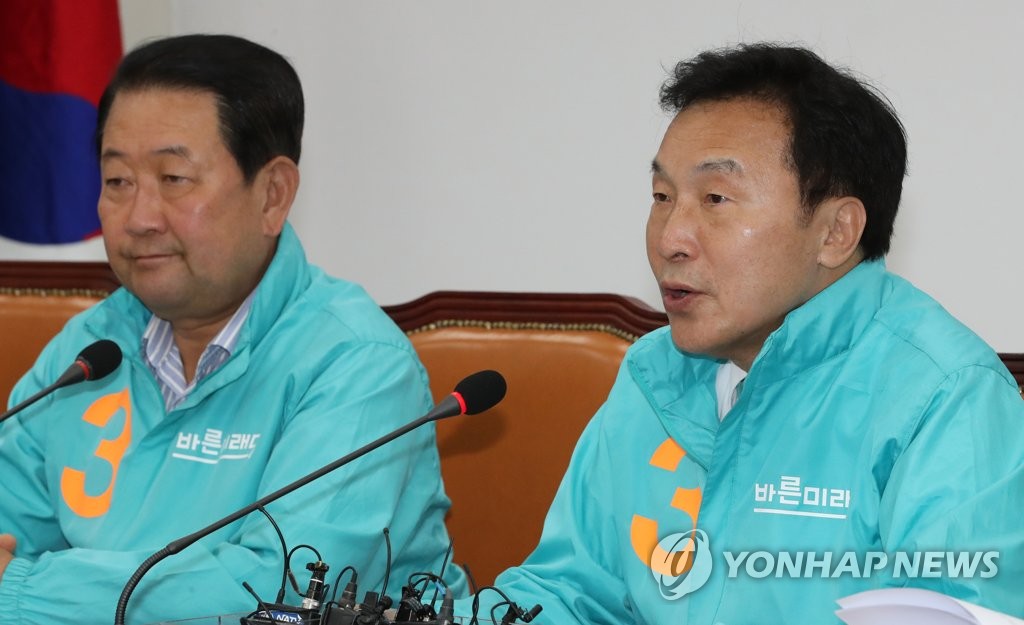 기자회견하는 손학규
