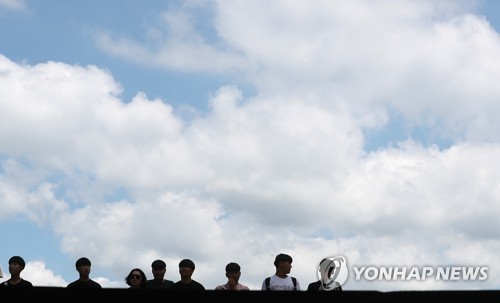 '오늘 날씨만큼 좋은 소식이 있길'