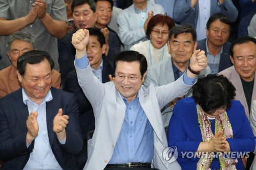 이용섭 '주먹 불끈'