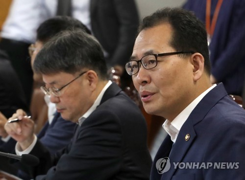 미국 금리인상 대응방안 논의하는 고형권 차관