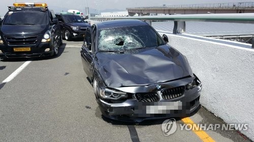 김해공항 질주 사고 가해 BMW 차량 / 부산지방경찰청 제공-연합뉴스