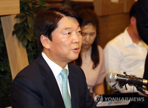 黃 "안철수 오면 고맙겠다"…安 "정치공학적 통합논의 참여안해"