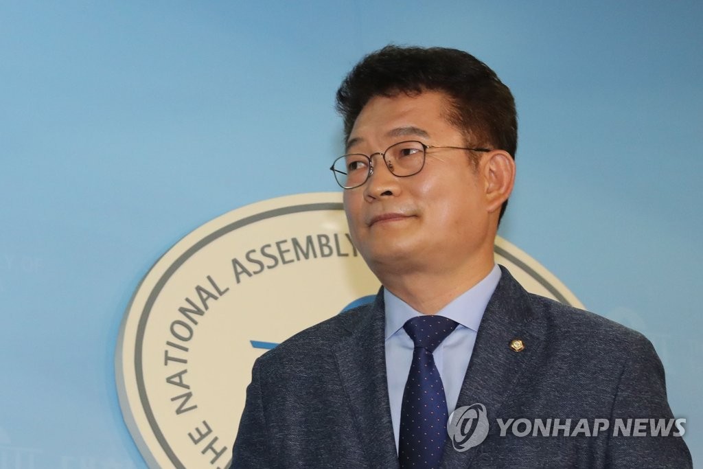 출마선언 마치고 정론관 나서는 송영길