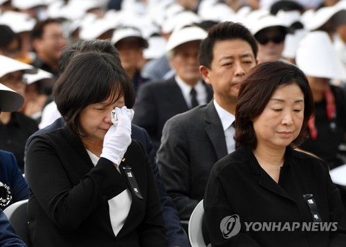 고 노회찬 의원 추모하는 이정미 대표
