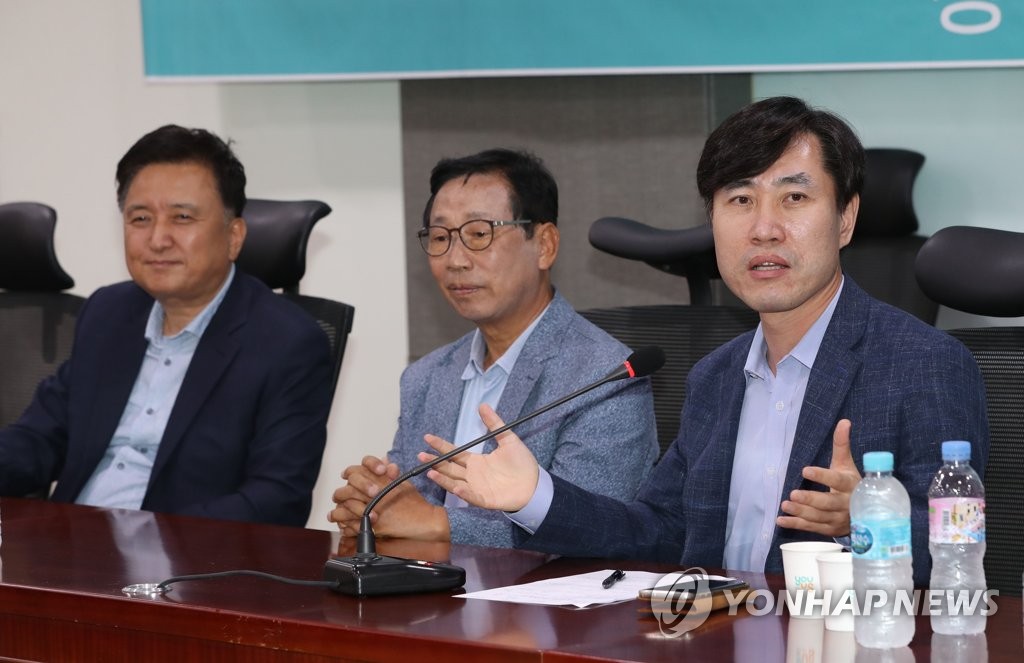 당대표 후보 초청 토론회에서 인사말하는 하태경