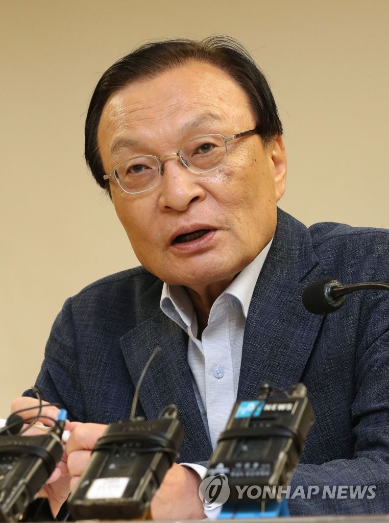 기자간담회하는 이해찬