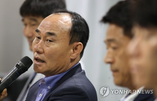 김학범 U-23 축구대표팀 감독과 코치진