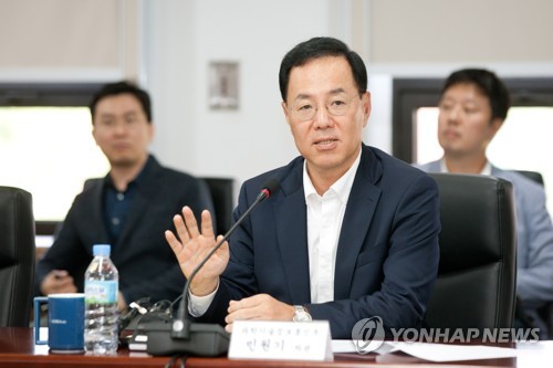 인사말 하는 민원기 차관