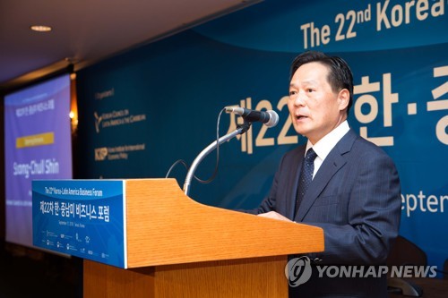개회사 하는 신숭철 회장