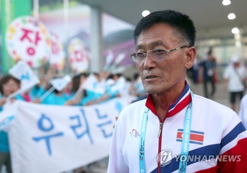 사격장 나서는 서길산 단장