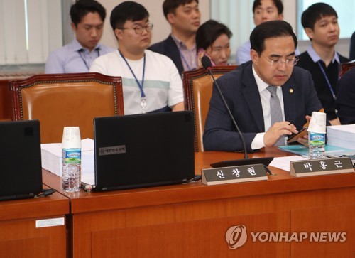 비어 있는 국토위 신창현 의원 자리