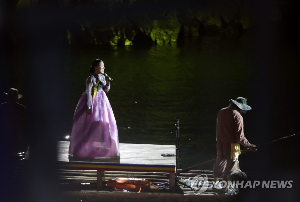 제주 용연 계곡서 열리는 선상음악회