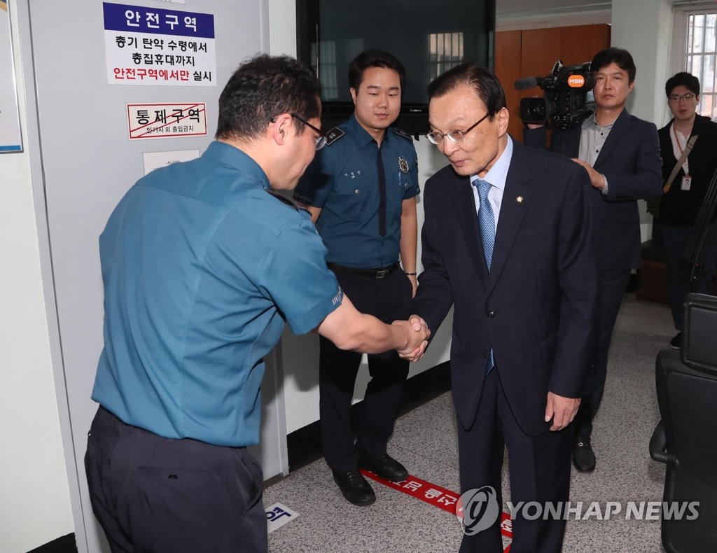 일선 경찰 격려하는 이해찬 대표