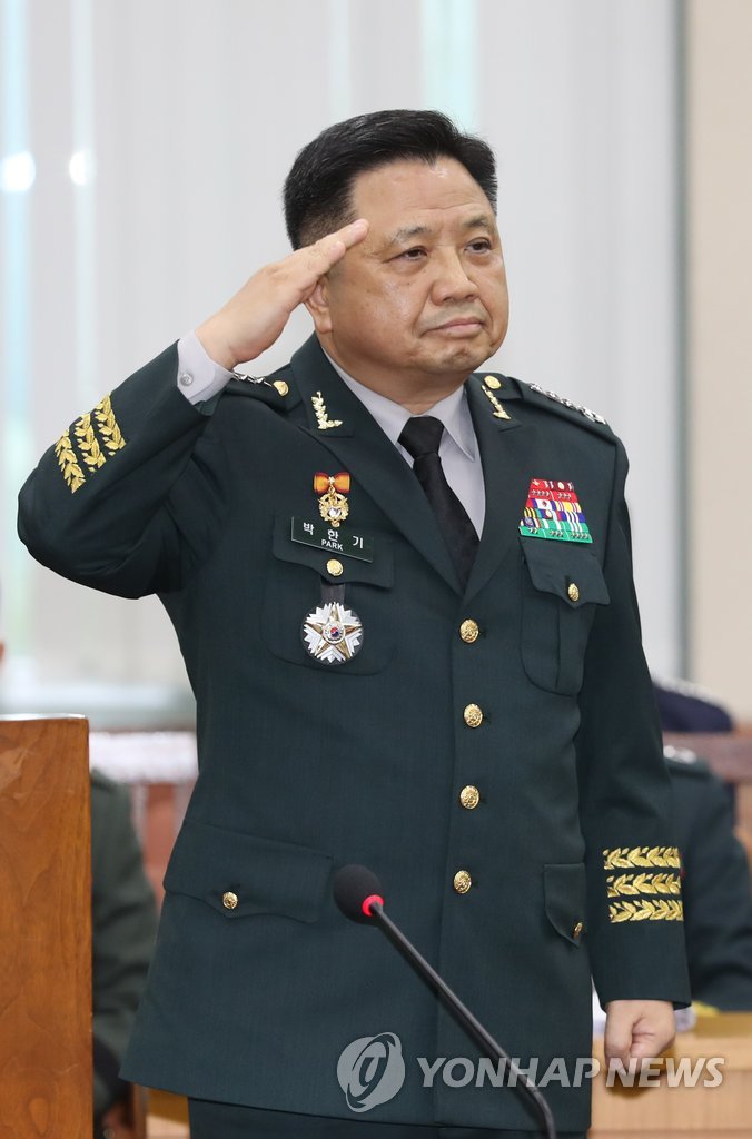 인사하는 박한기 합참의장 후보자